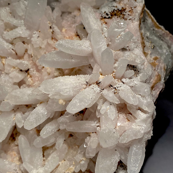 Bergkristall auf Rhodochrosit